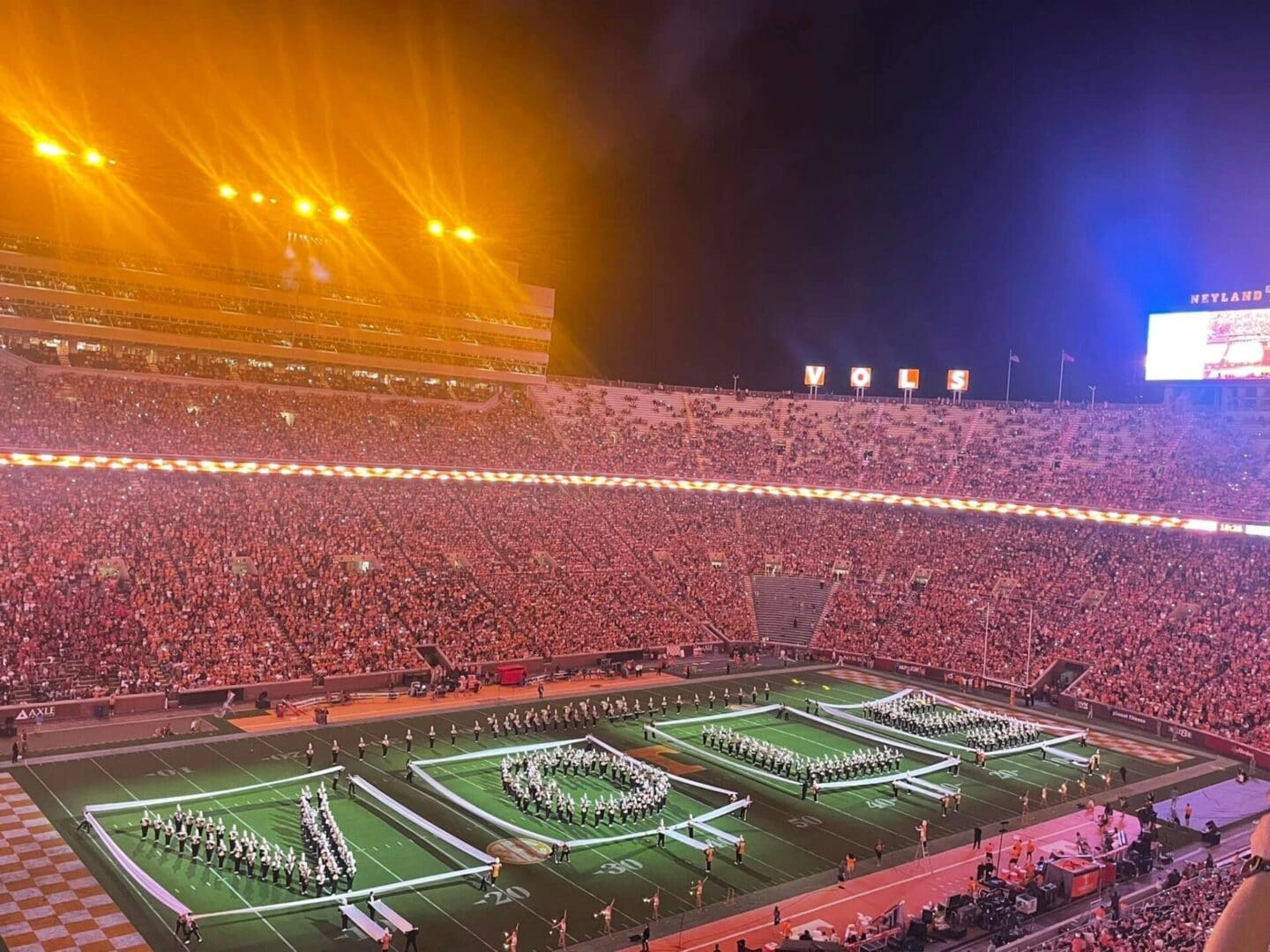 Tennessee volunteers Kick of new season of football